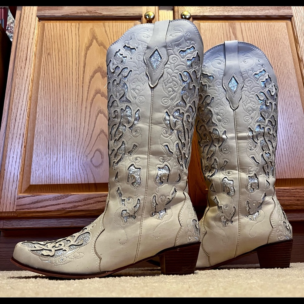 Cowboy Boots Size 41 (10.5). Neutral with silver bling inlay.